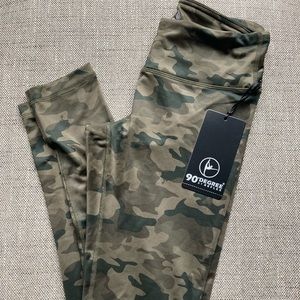90 Degree by Reflex NWT Camouflage Leggings Size Small